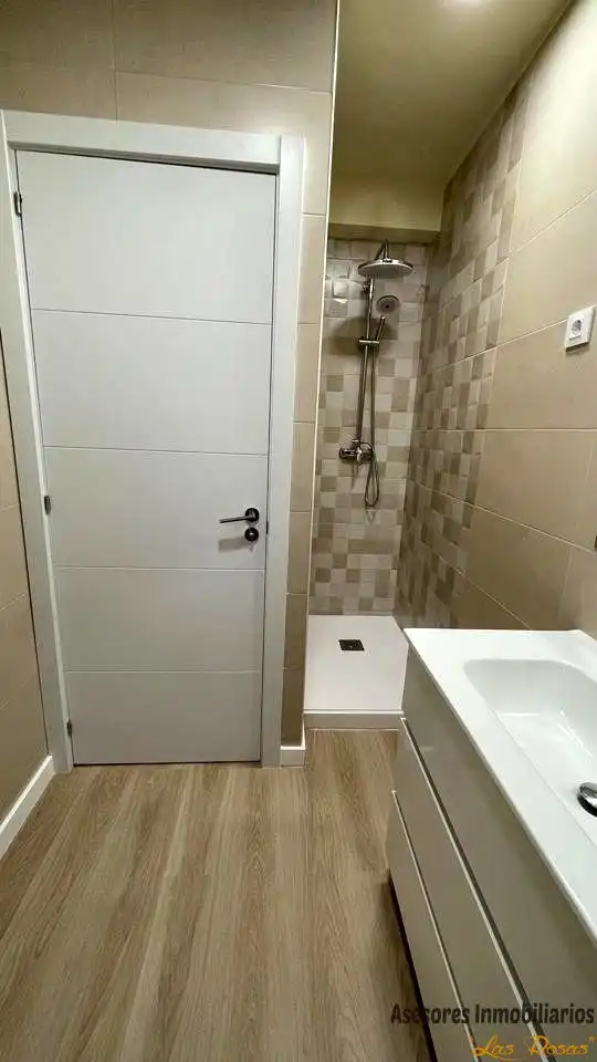Badezimmer von Wohnung zum Verkauf in Madrid mit Klimaanlage und Heizung