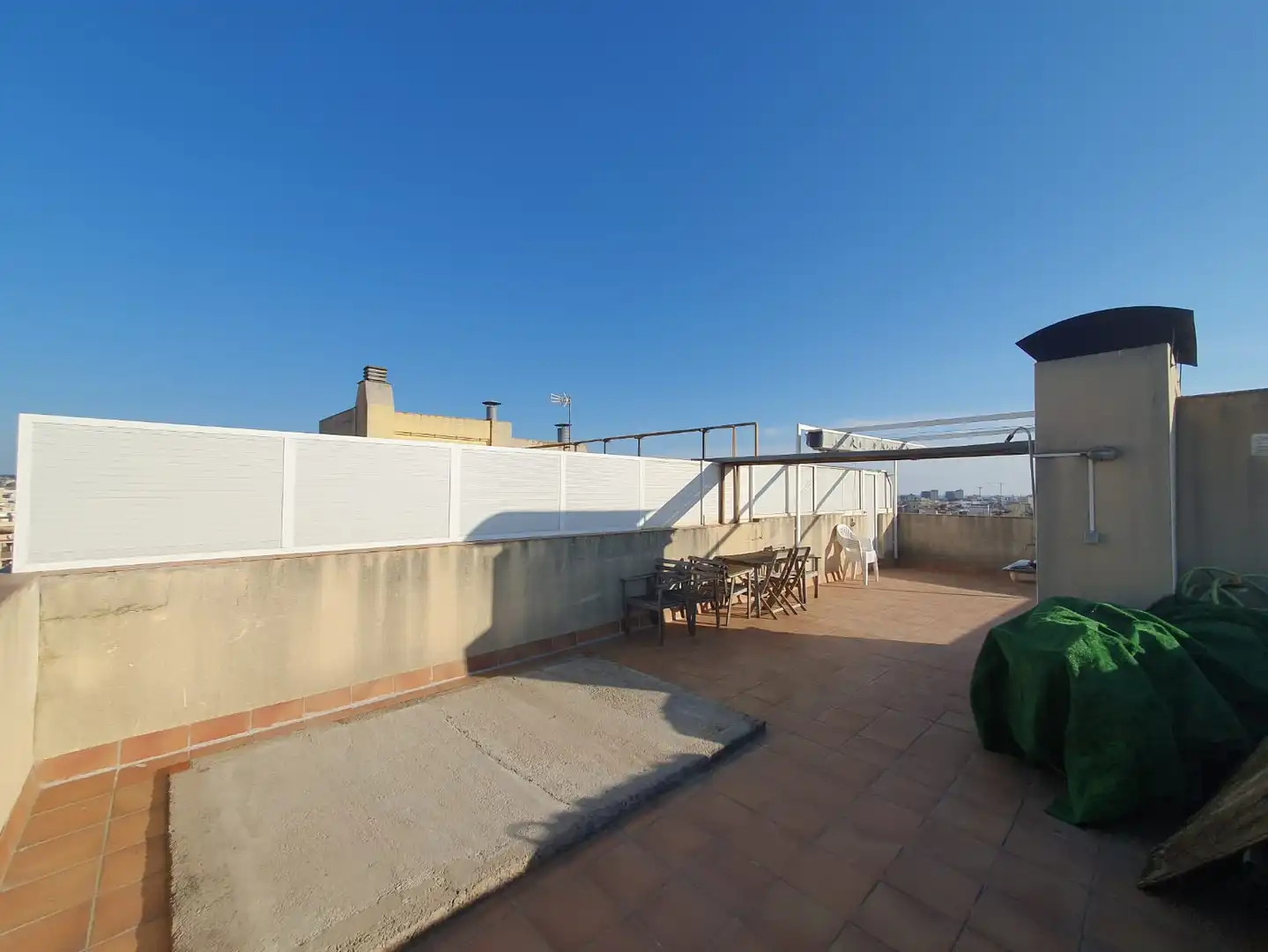 Terrasse von Dachboden zum Verkauf in Vilanova i la Geltrú mit Klimaanlage, Heizung und Terrasse