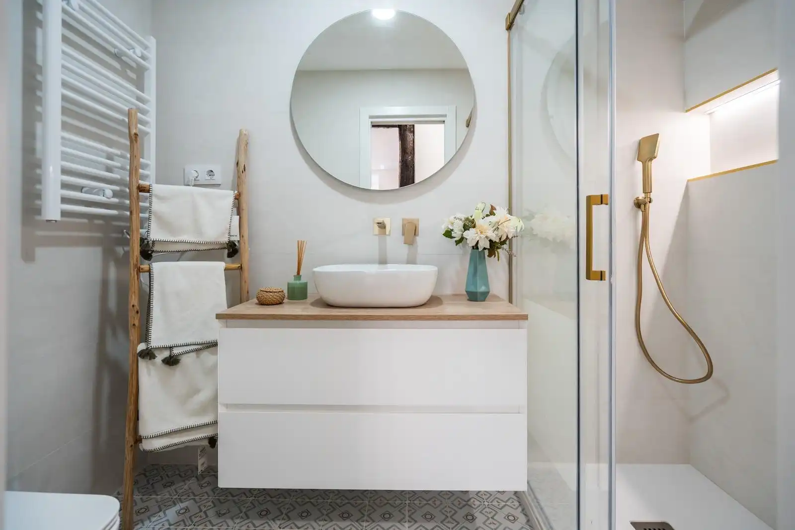 Bathroom of Ground floor for sale in Valencia  with Air Conditioner and Terrace