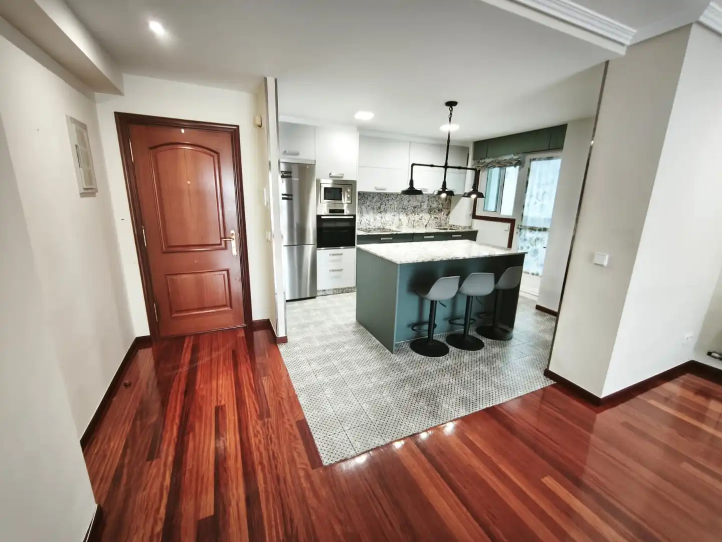 Cocina de Piso de alquiler en Vigo  con Calefacción, Parquet y Horno