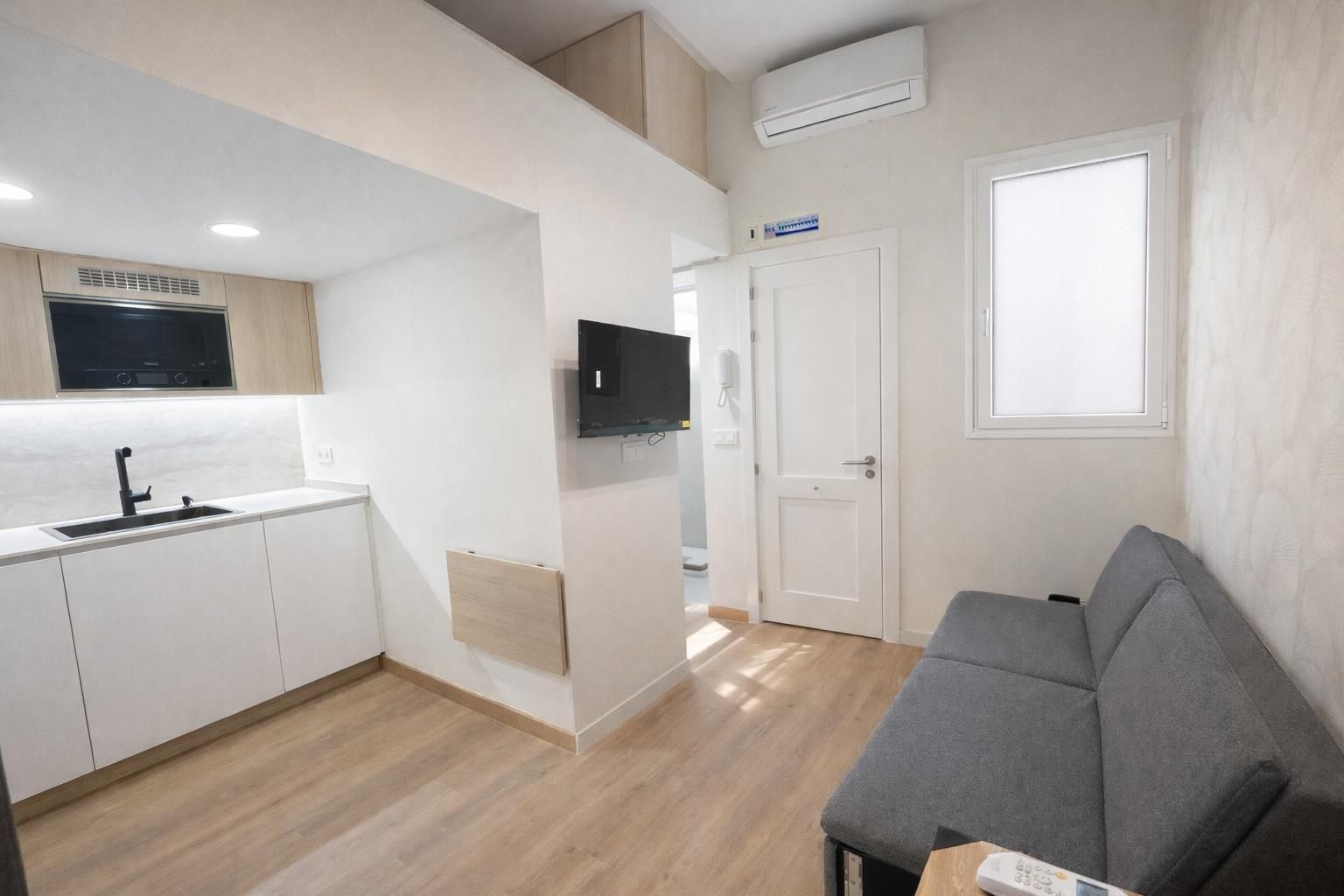 Living room of Study for sale in  Madrid Capital  with Air Conditioner and Furnished