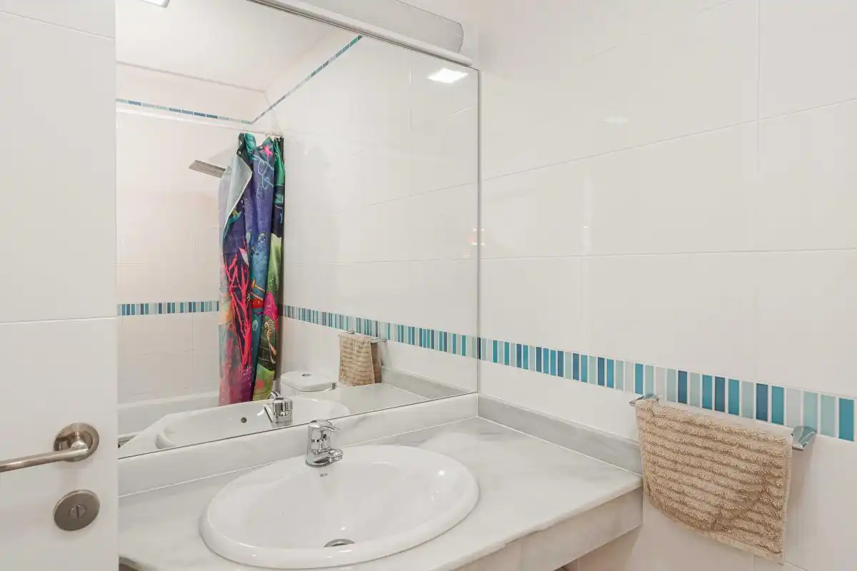 Baño de Casa o chalet en venta en Huévar del Aljarafe con Aire acondicionado, Calefacción y Jardín privado