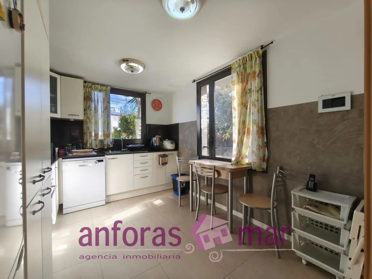 Cocina de Casa adosada en venta en Torredembarra con Aire acondicionado, Calefacción y Jardín privado