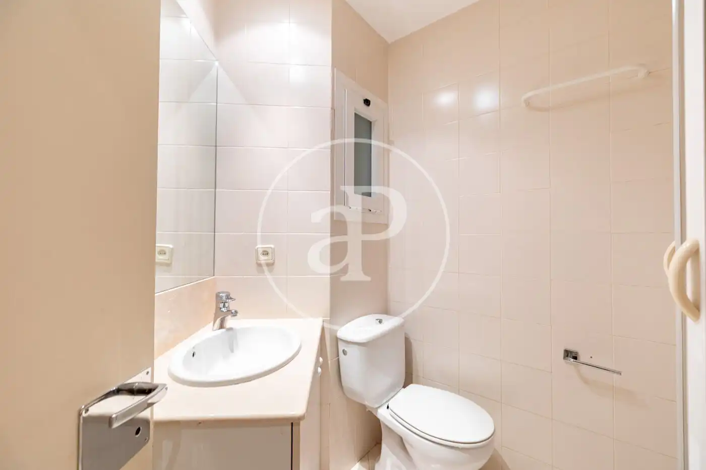 Bathroom of Flat for rent in Barcelona  with Air Conditioner, Heating and Terrace