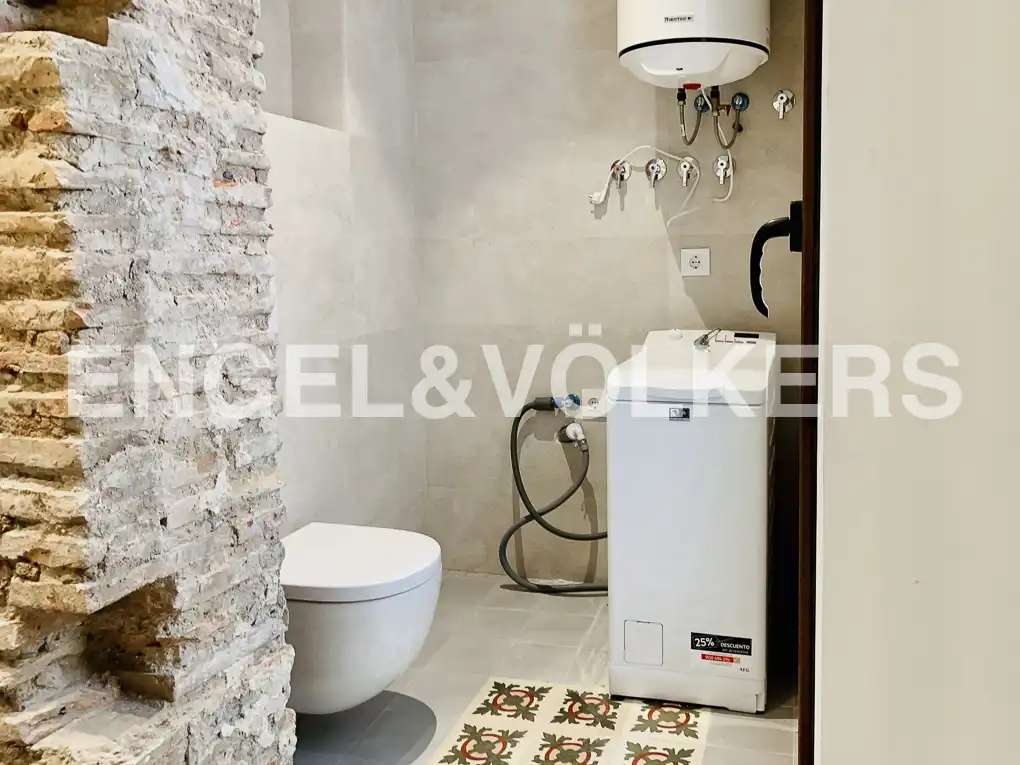 Badezimmer von Wohnung zur Miete in Valencia mit Klimaanlage, Heizung und Balkon