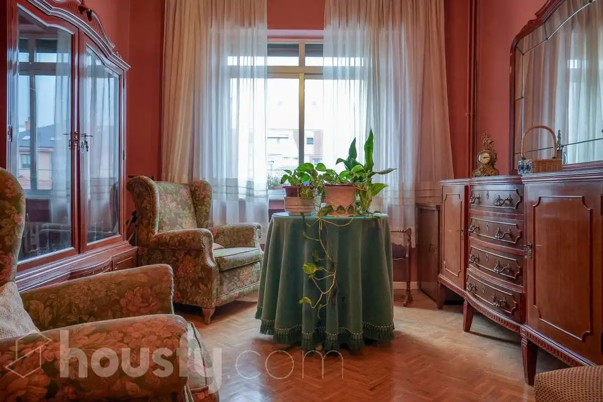 Sala d'estar de Pis en venda en Madrid amb Calefacció, Parquet i Terrassa