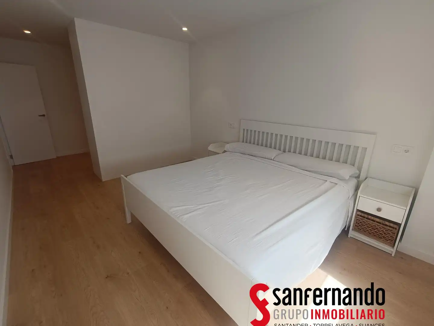 Schlafzimmer von Wohnung zur Miete in Santander mit Heizung, Möbliert und Balkon