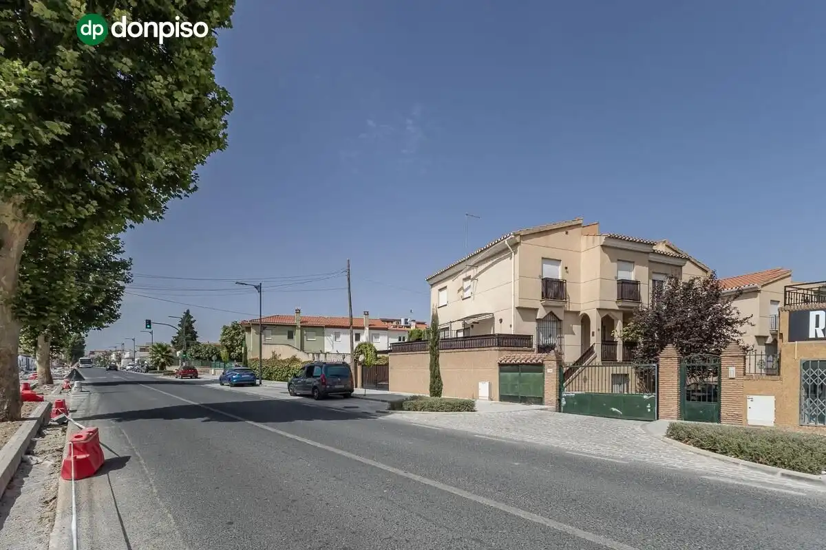 Casa aparellada amb terrassa en venda a Camino CEMENTERIO, imagen 42