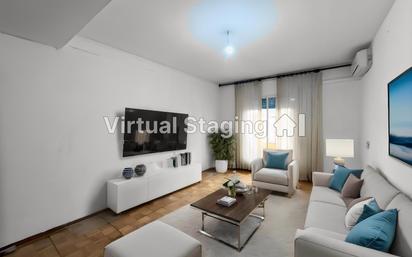 Living room of Flat for sale in  Madrid Capital  with Air Conditioner, Terrace and Balcony