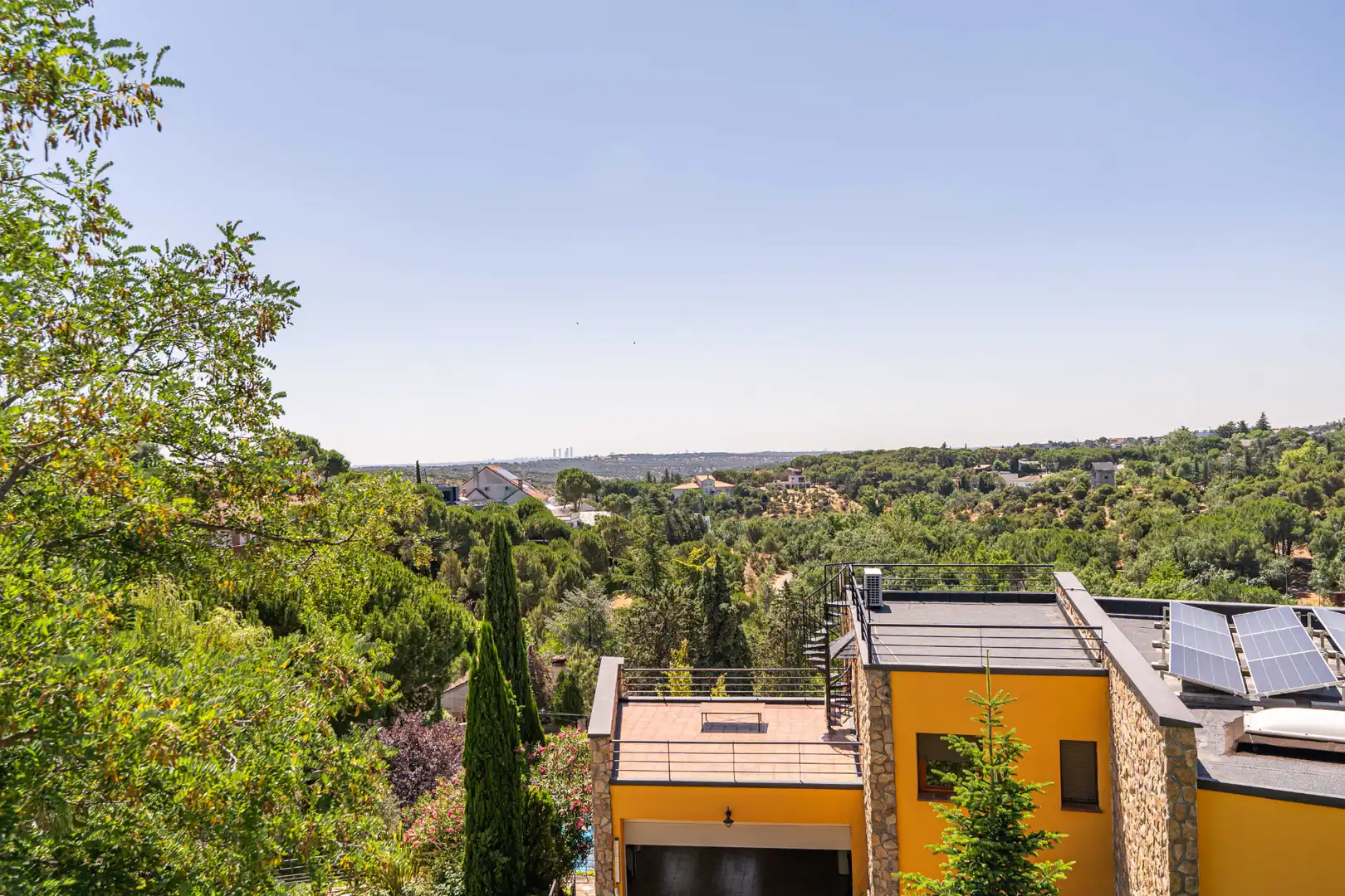 Vista exterior de Casa adosada en venta en Torrelodones con Calefacción, Jardín privado y Terraza