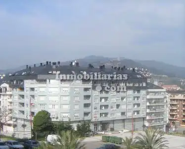 Vista exterior de Dúplex en venda en Castro-Urdiales amb Calefacció, Terrassa i Traster
