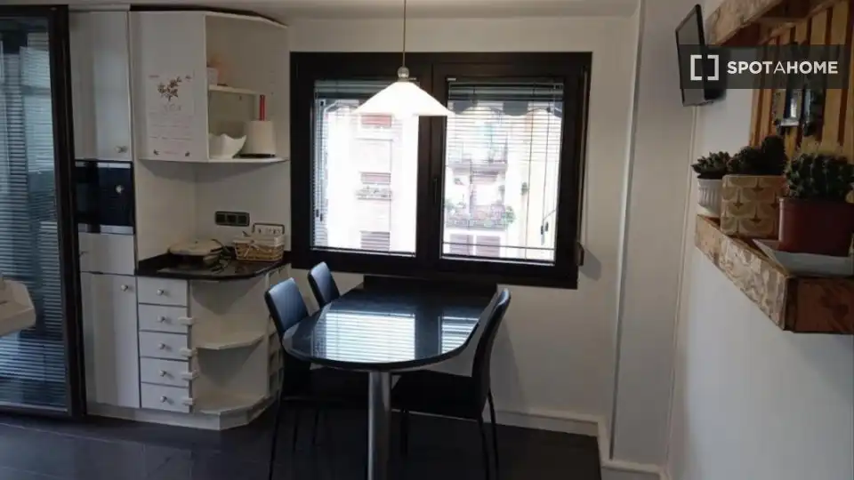 Comedor de Apartamento para compartir en Hernani con Aire acondicionado, Terraza y Amueblado