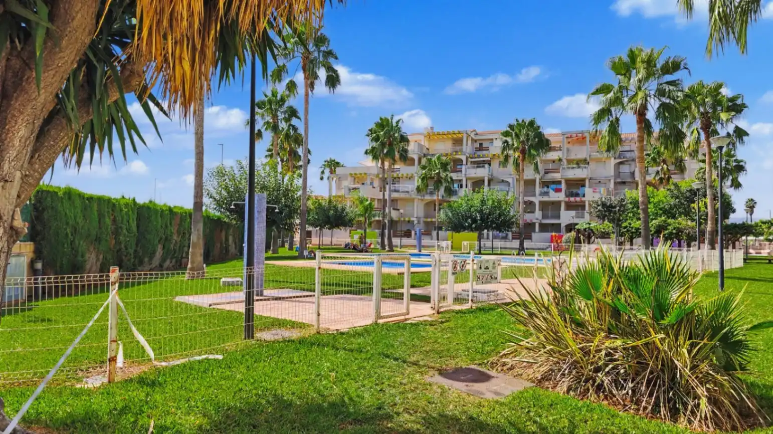 Apartament amb piscina en venda a Las Marinas / Les Marines