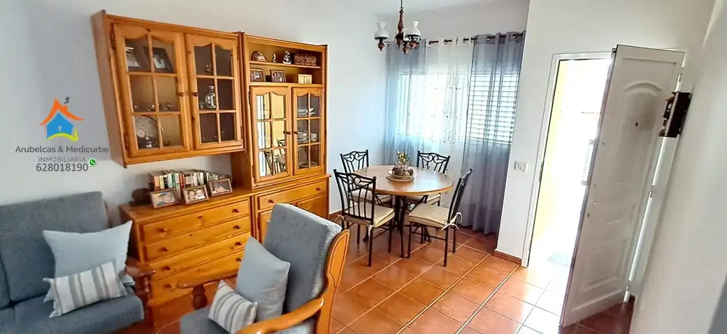 Esszimmer von Einfamilien-Reihenhaus zum Verkauf in Arucas mit Ofen, Mikrowelle und Balkon