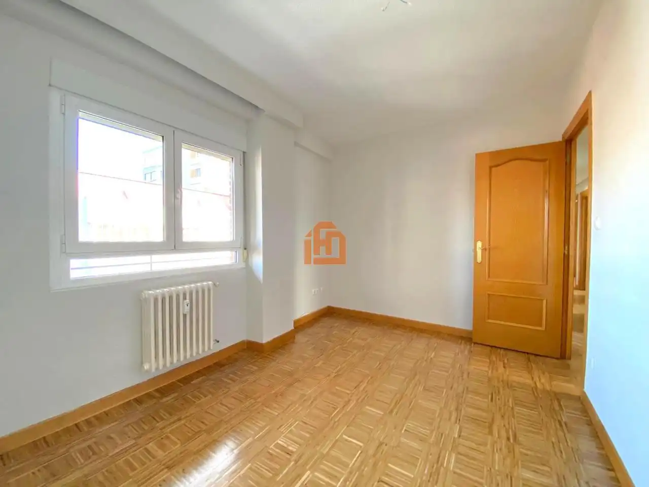 Habitación de Piso en venta en León Capital  con Calefacción, Parquet y Terraza