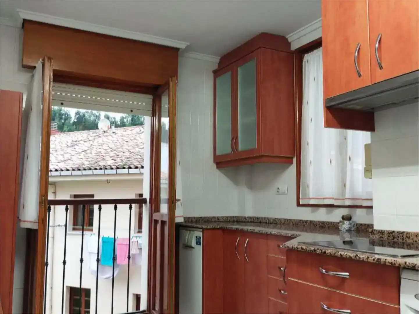 Cuina de Pis en venda en Cudillero amb Parquet, Traster i Moblat