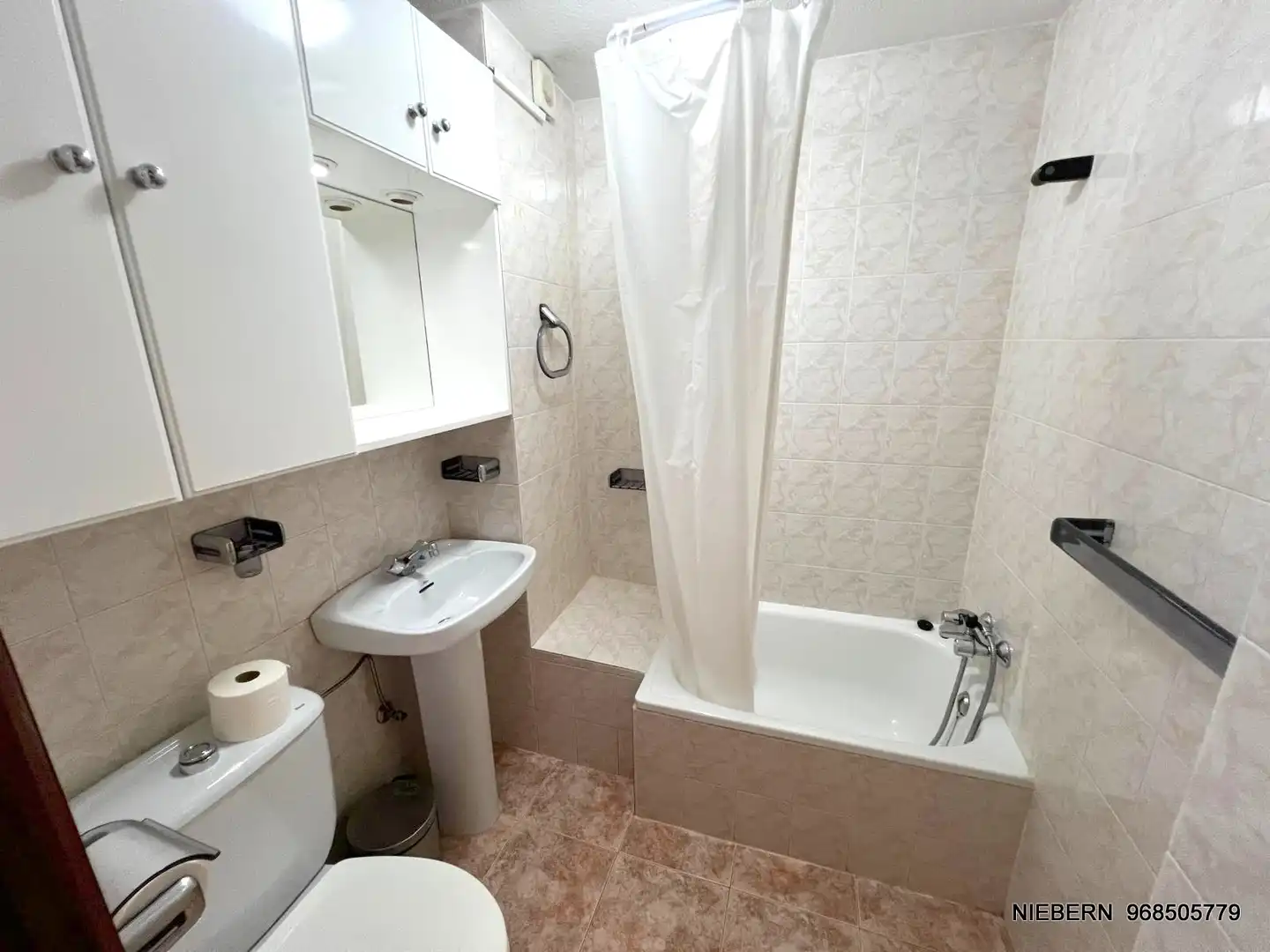 Appartamento con terrazza in affitto a Calle Doctor Luis Calandre 18, imagen 29