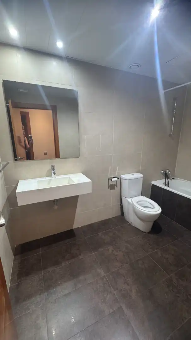 Badezimmer von Wohnung zum Verkauf in Montcada i Reixac mit Klimaanlage, Heizung und Parkett