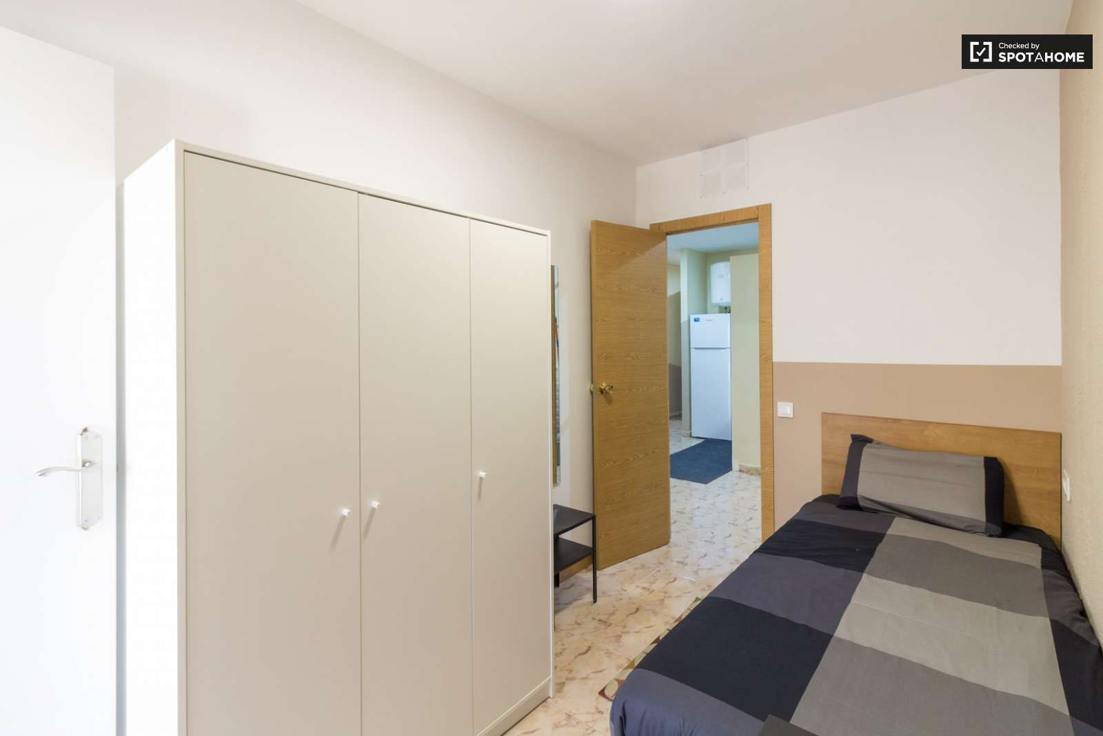 Room in El Camp de l'Arpa del Clot