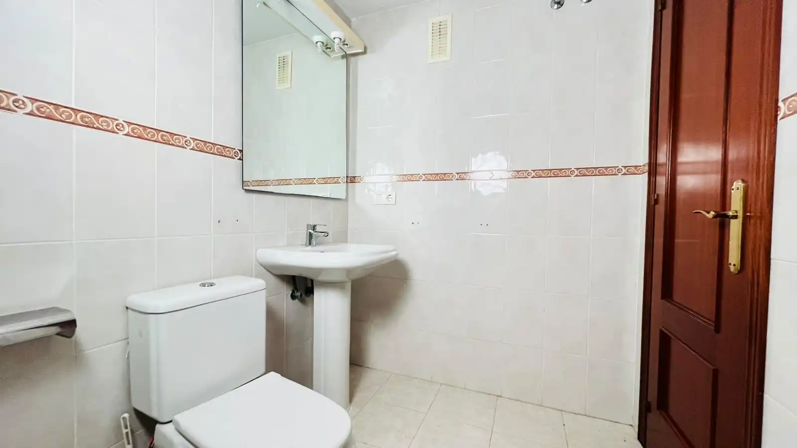 Bany de Pis en venda en San Fernando amb Terrassa