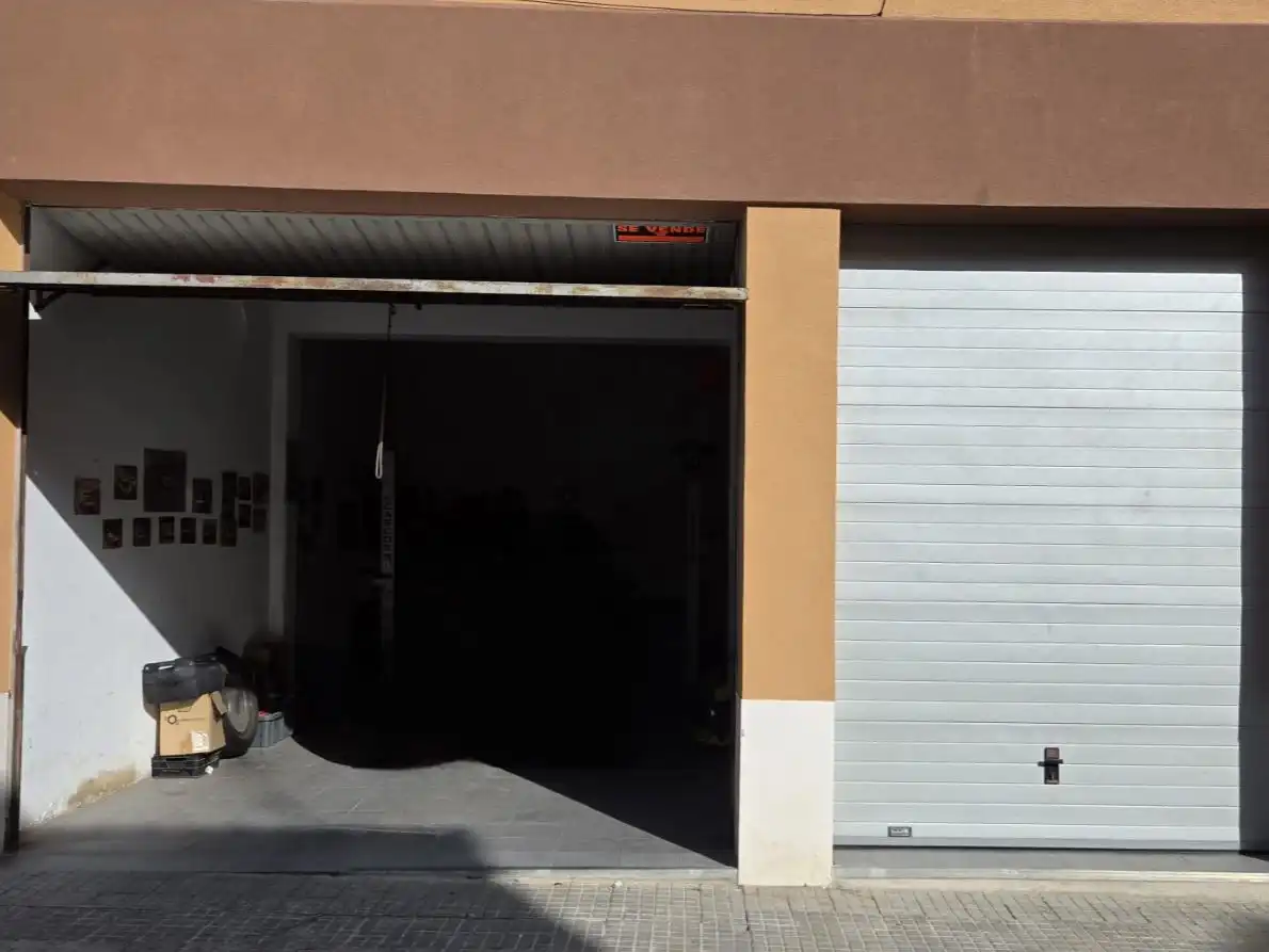 Aparcamiento en venta en Carrer Baix Ebre 4