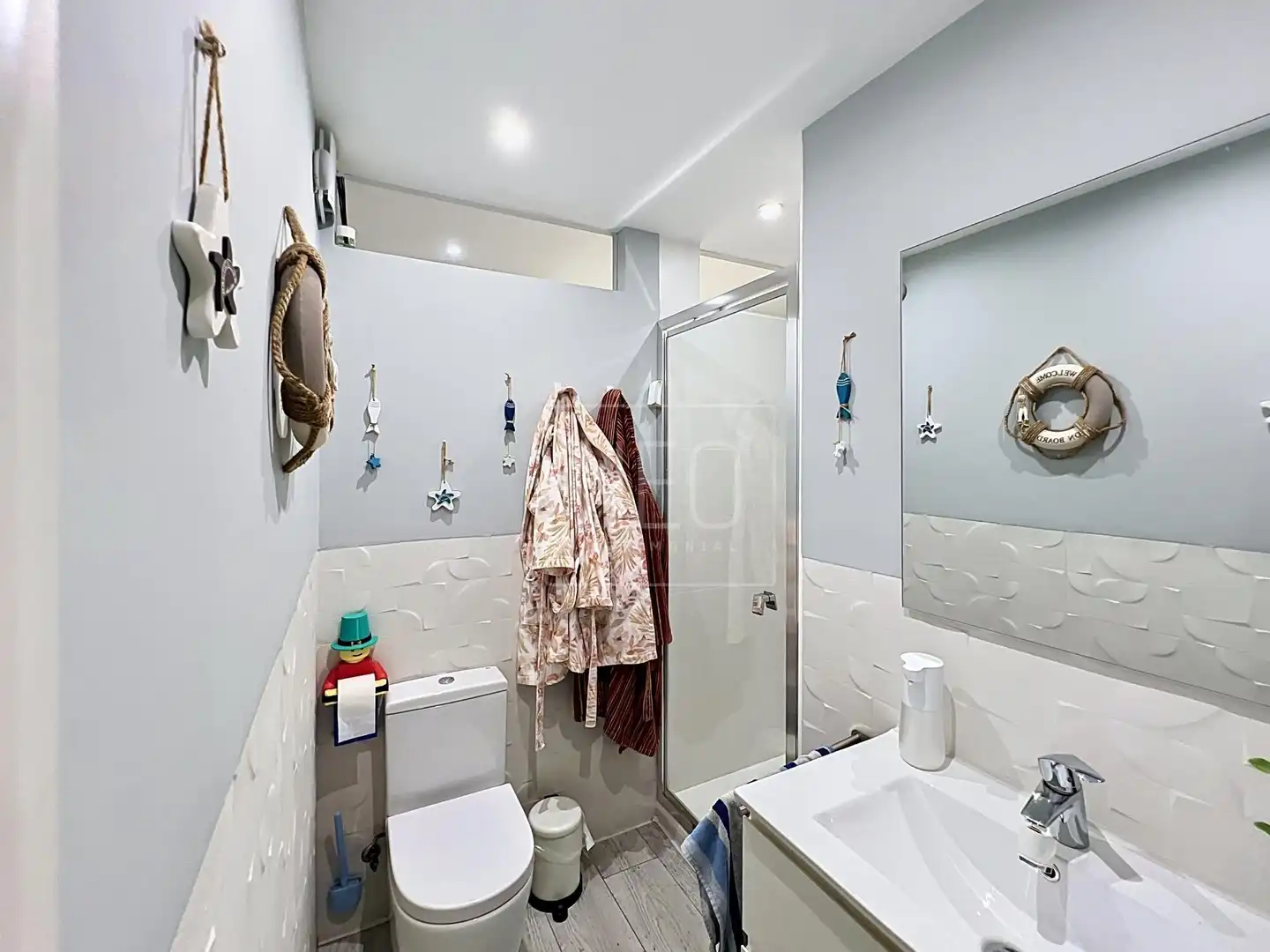 Badezimmer von Erdgeschoss zum Verkauf in Madrid mit Abstellraum
