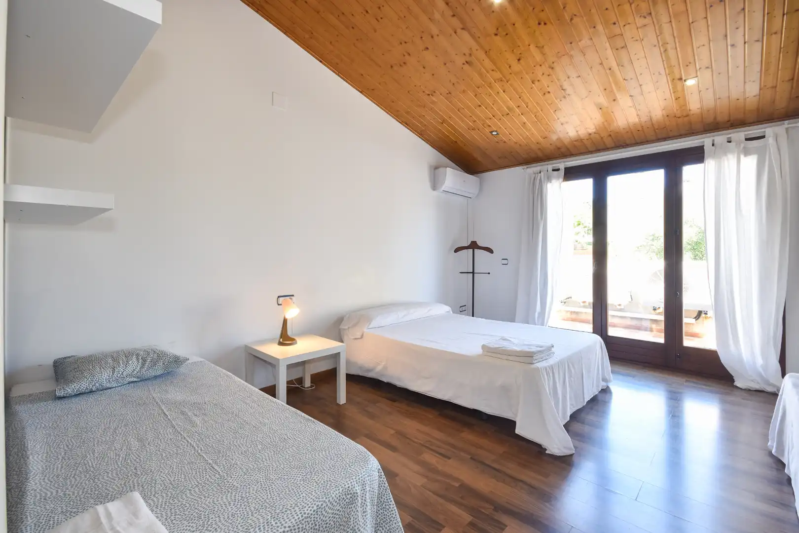 Dormitori de Casa o xalet en venda en Cubelles amb Aire condicionat, Calefacció i Jardí privat