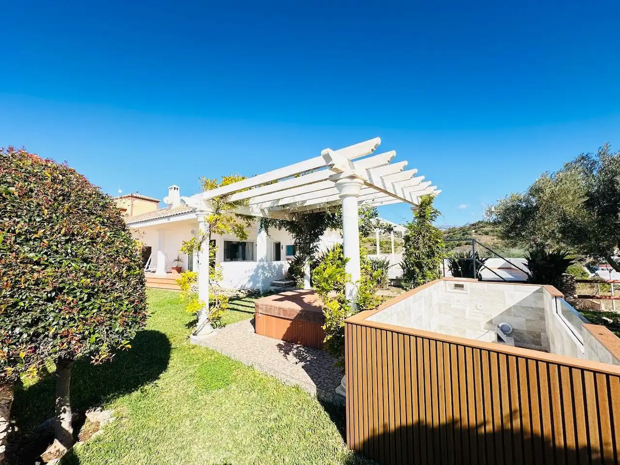 Terrassa de Casa o xalet en venda en Torrox amb Aire condicionat, Jardí privat i Traster