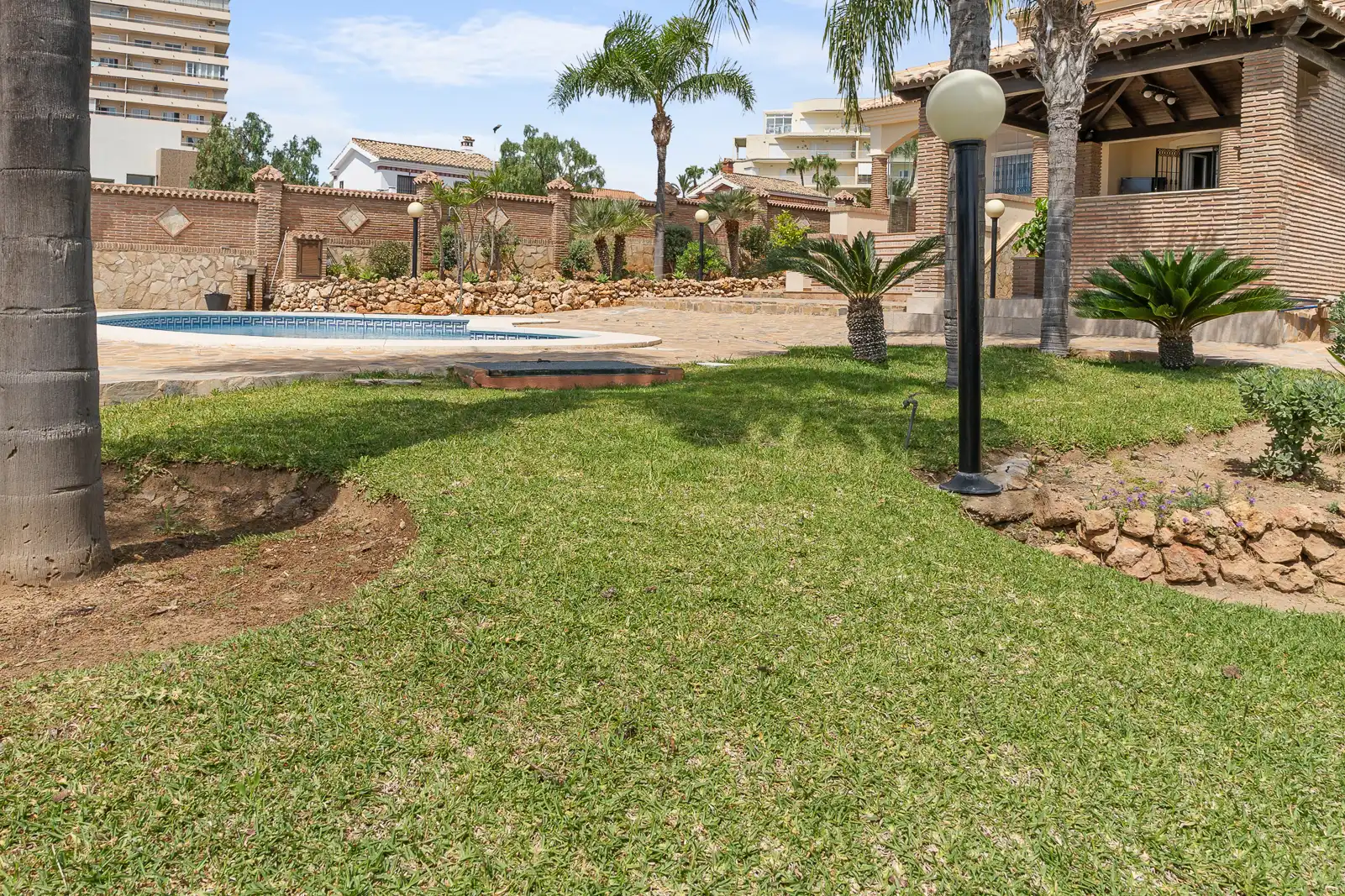 Jardí de Casa o xalet en venda en Benalmádena amb Aire condicionat, Jardí privat i Piscina