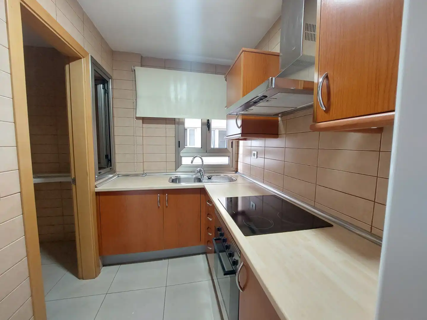 Cocina de Piso de alquiler en Las Palmas de Gran Canaria con Horno, Lavadora y Balcón