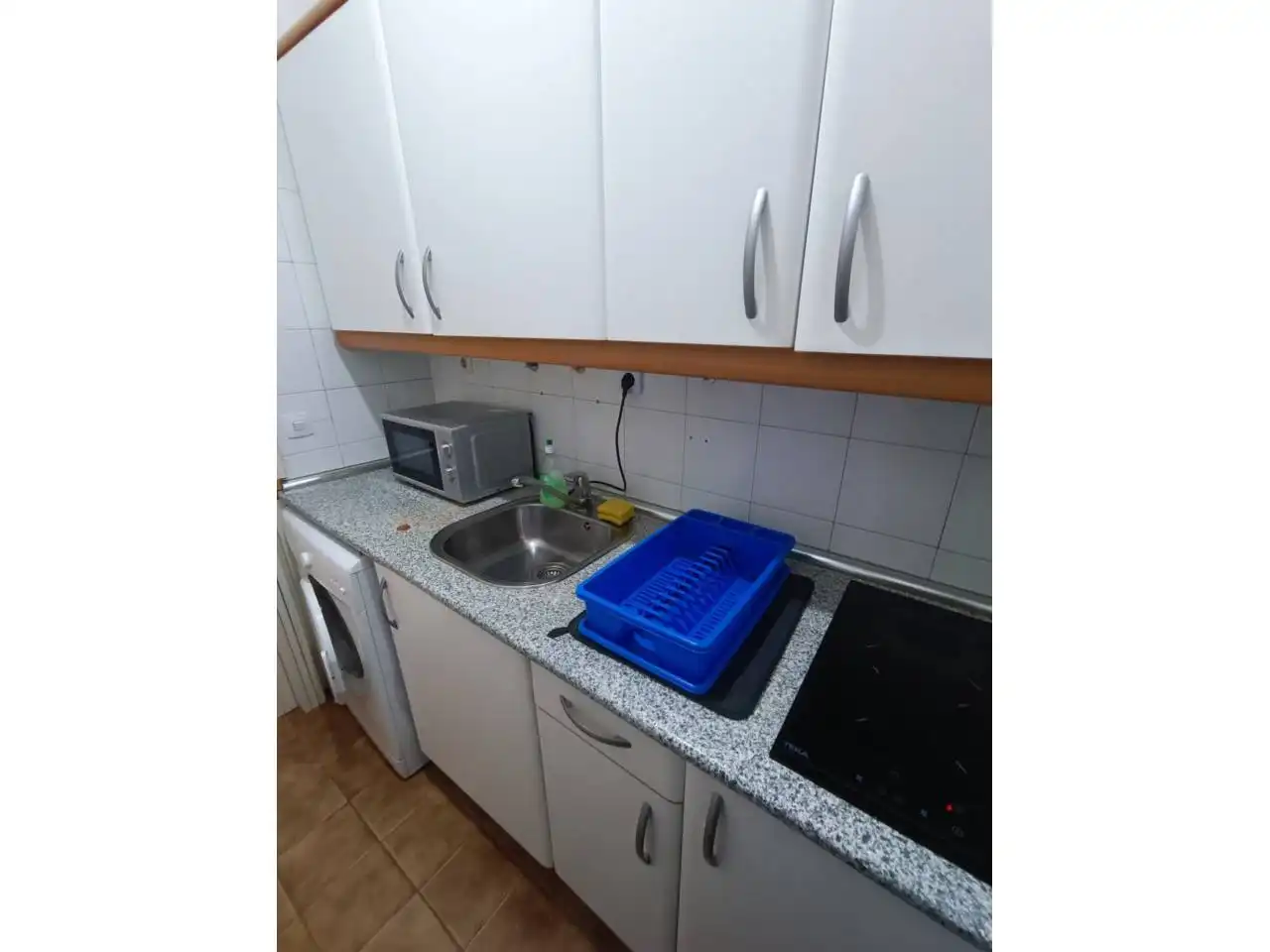 Cuina de Pis de lloguer en Madrid amb Aire condicionat, Calefacció i Moblat