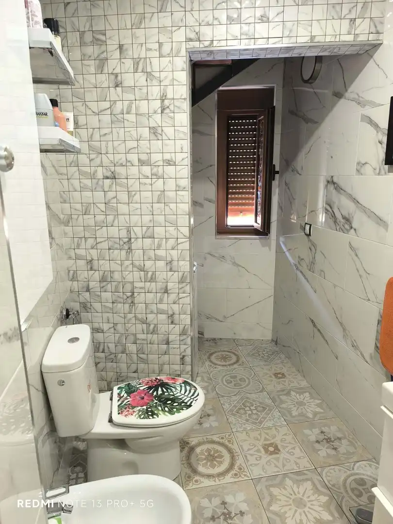 Bany de Casa o xalet en venda en Santas Martas amb Calefacció i Terrassa