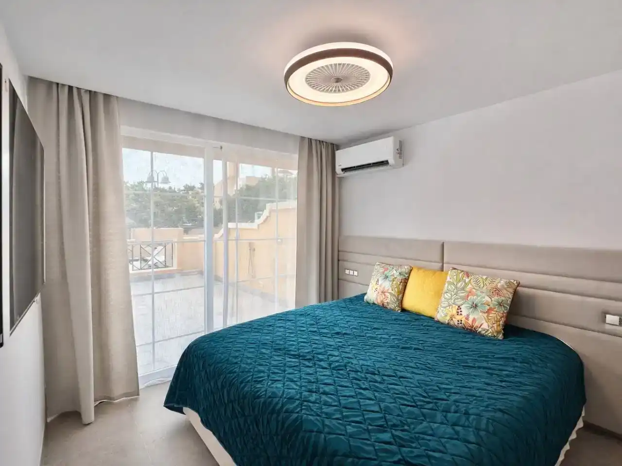 Dormitori de Apartament en venda en Arona amb Aire condicionat, Piscina i Balcó