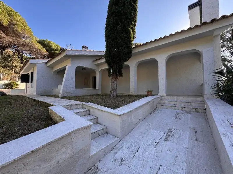 Vista exterior de Casa o xalet en venda en Cabrera de Mar amb Aire condicionat, Calefacció i Jardí privat