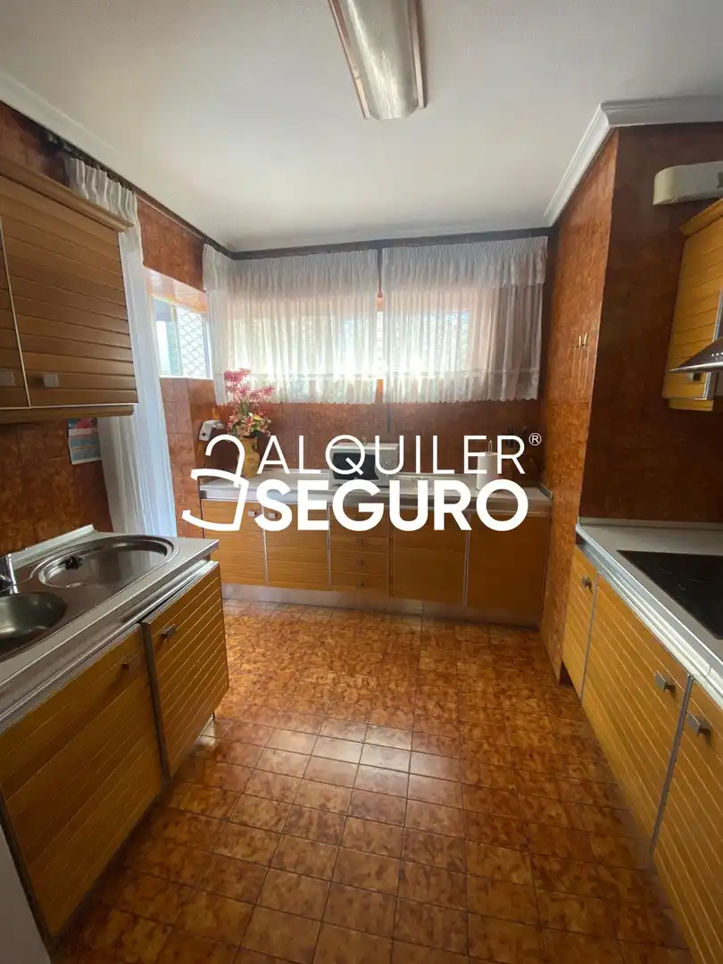 Cuina de Pis de lloguer en Guadalajara amb Aire condicionat, Calefacció i Terrassa