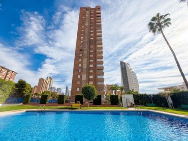 Pis amb piscina en venda a Avenida Avenida Mont Benidorm 11