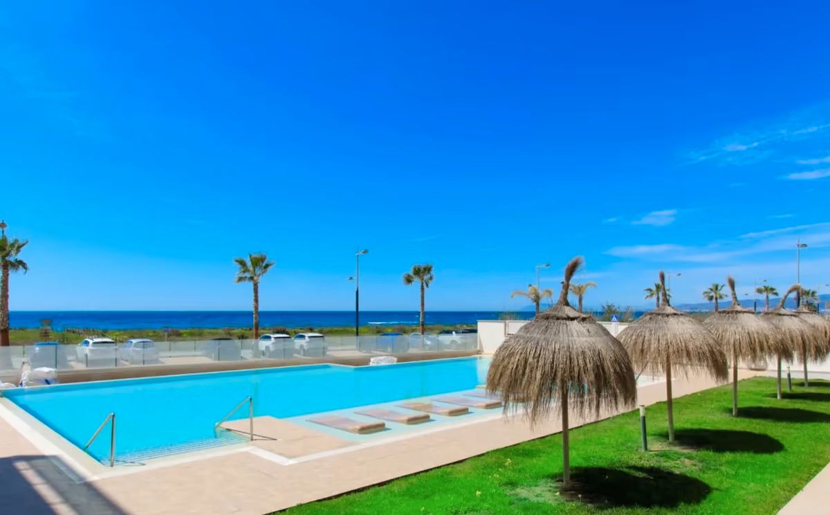 Piscina de Apartament en venda en Torrox amb Aire condicionat, Terrassa i Traster