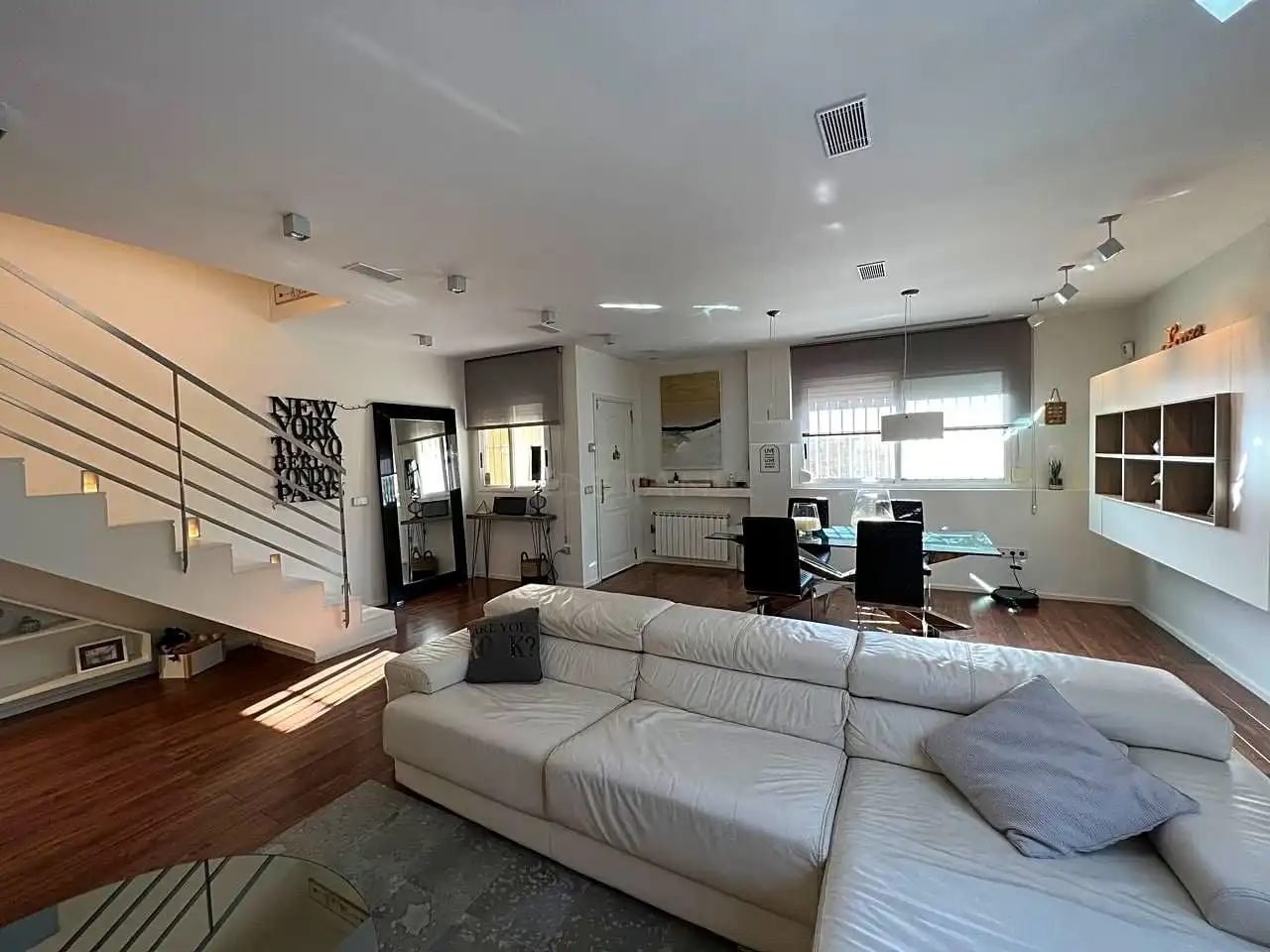 Sala d'estar de Dúplex per a compartir en Moncada amb Aire condicionat, Jardí privat i Terrassa