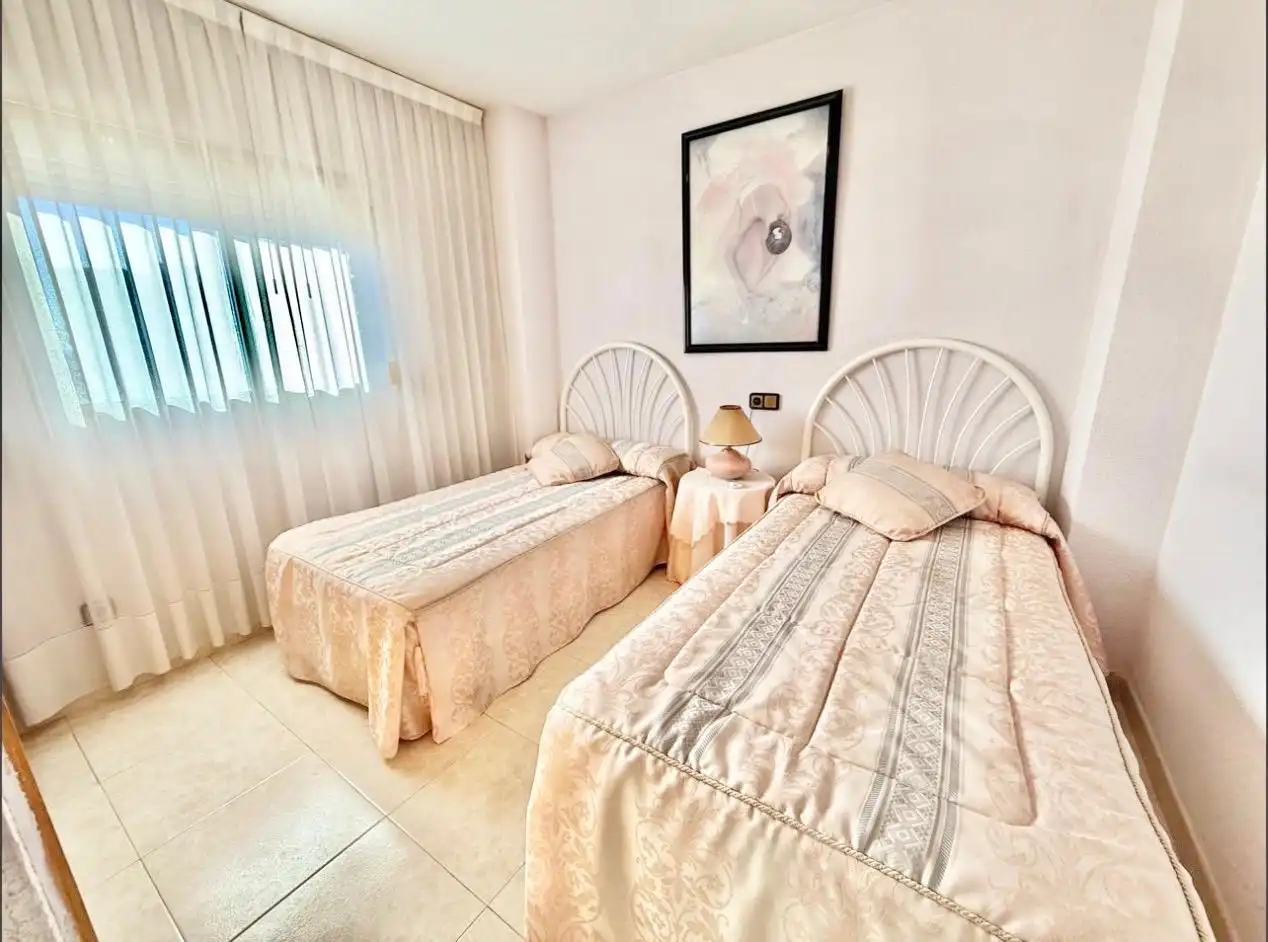 Schlafzimmer von Wohnungen zur Miete in Benidorm mit Klimaanlage, Heizung und Schwimmbad