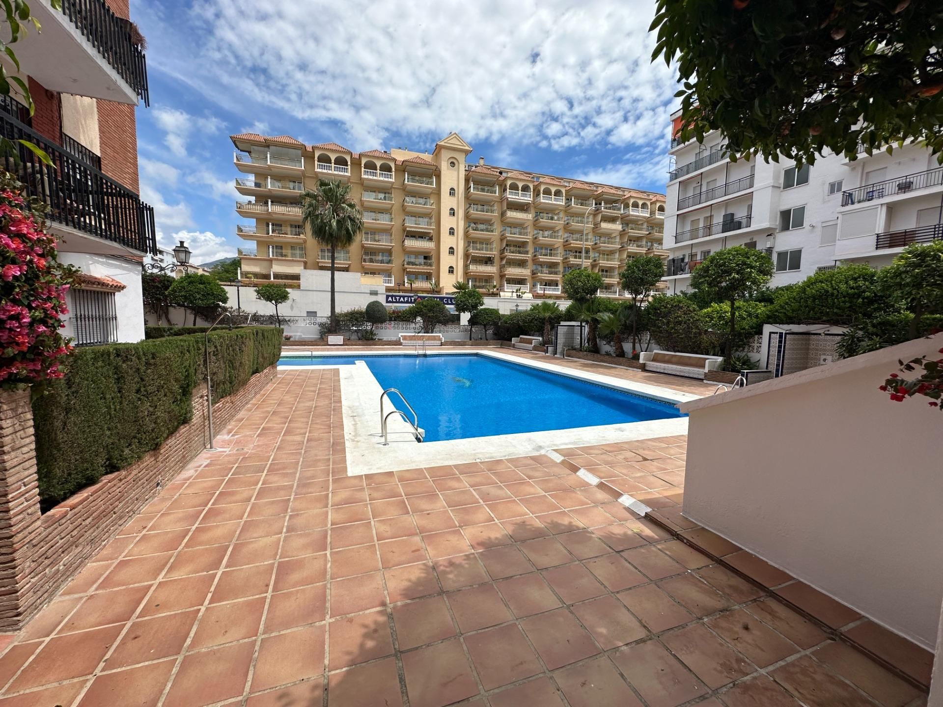 Piscina de Piso de alquiler en Fuengirola con Terraza, Piscina y Piscina comunitaria