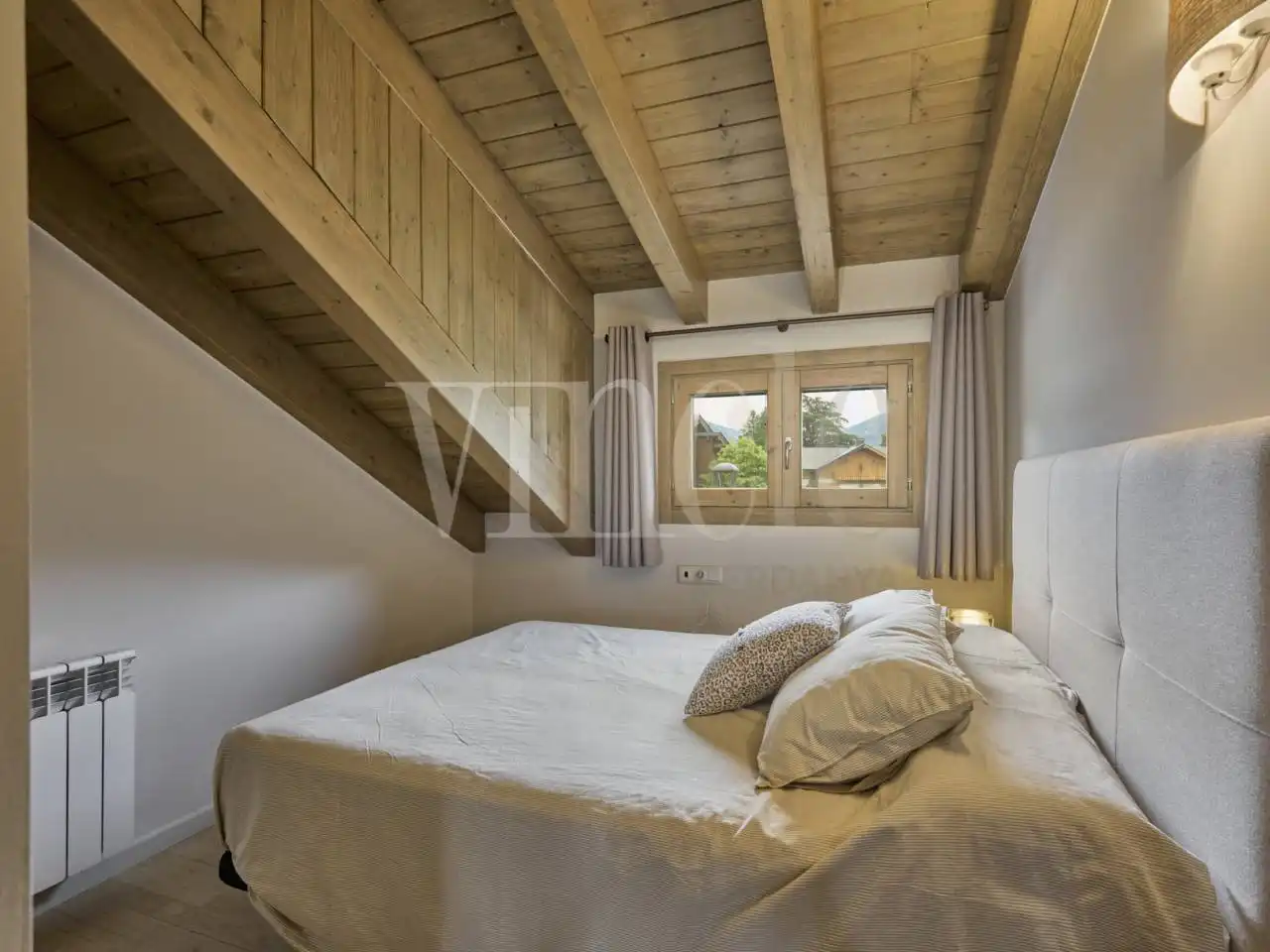 Dormitori de Casa adosada en venda en Alp amb Calefacció, Jardí privat i Parquet