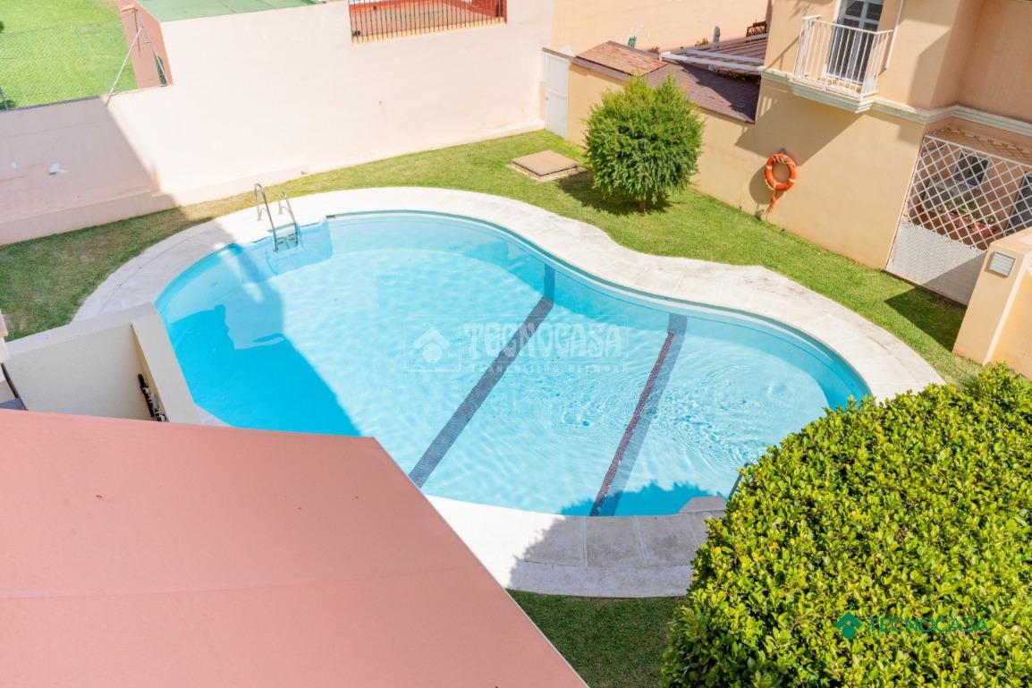 Piscina de Pis en venda en Roquetas de Mar amb Aire condicionat, Terrassa i Traster