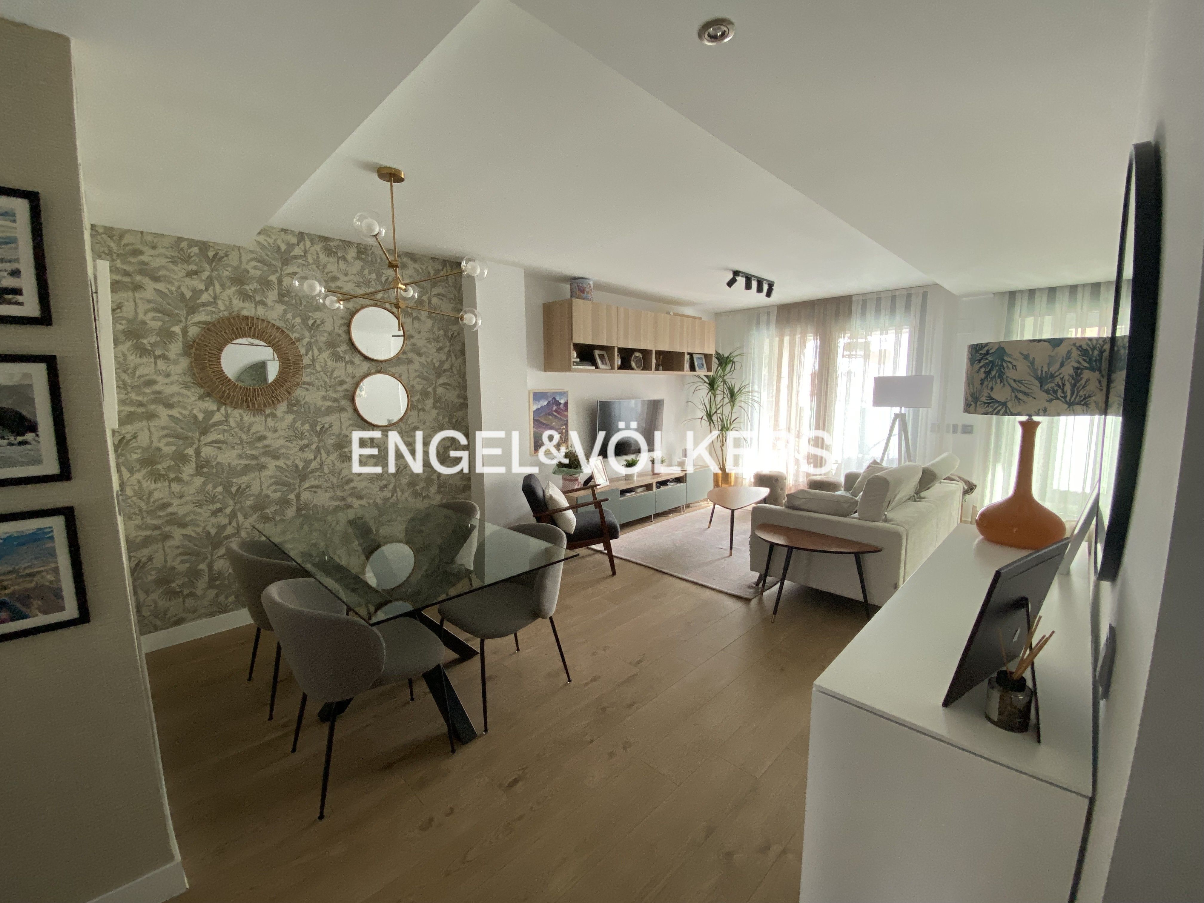 Sala d'estar de Apartament en venda en  Madrid Capital amb Aire condicionat, Calefacció i Parquet