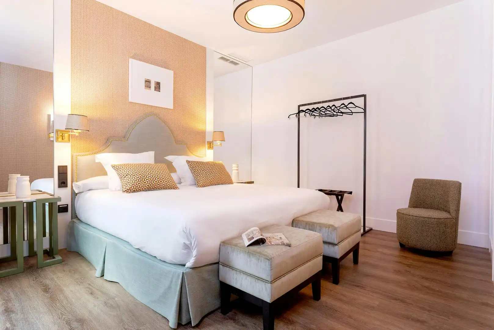 Bedroom of Flat for rent in Sevilla  with Air Conditioner, Heating and Washing machine