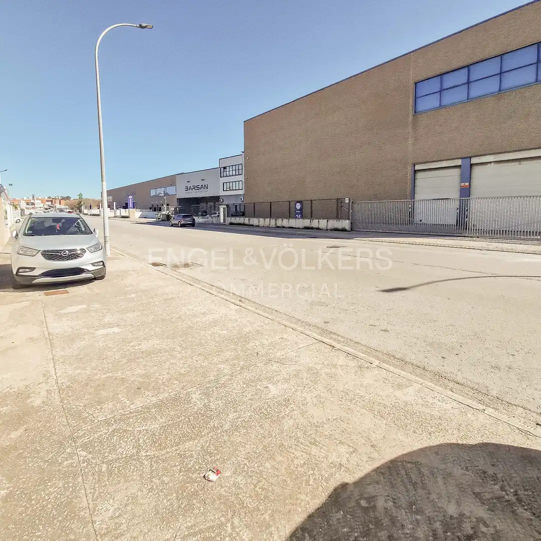Vista exterior de Nave industrial de alquiler en Sant Boi de Llobregat