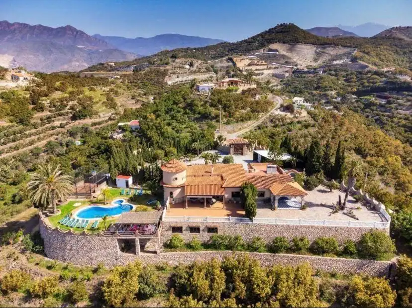 Chalet con piscina en venta en MINASIERRA P18