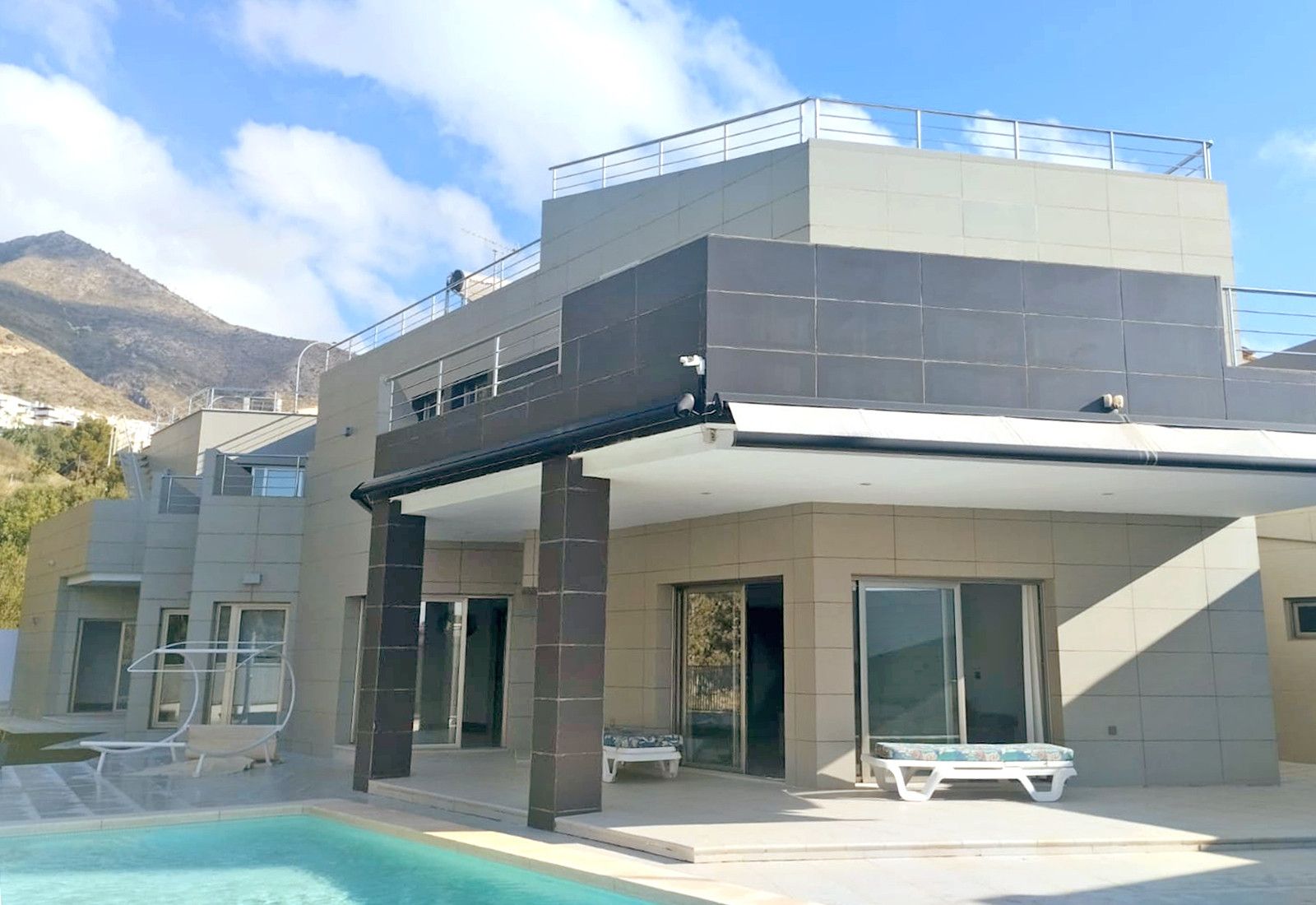 Exterior view of House or chalet for sale in Benalmádena  with Private garden and Swimming Pool