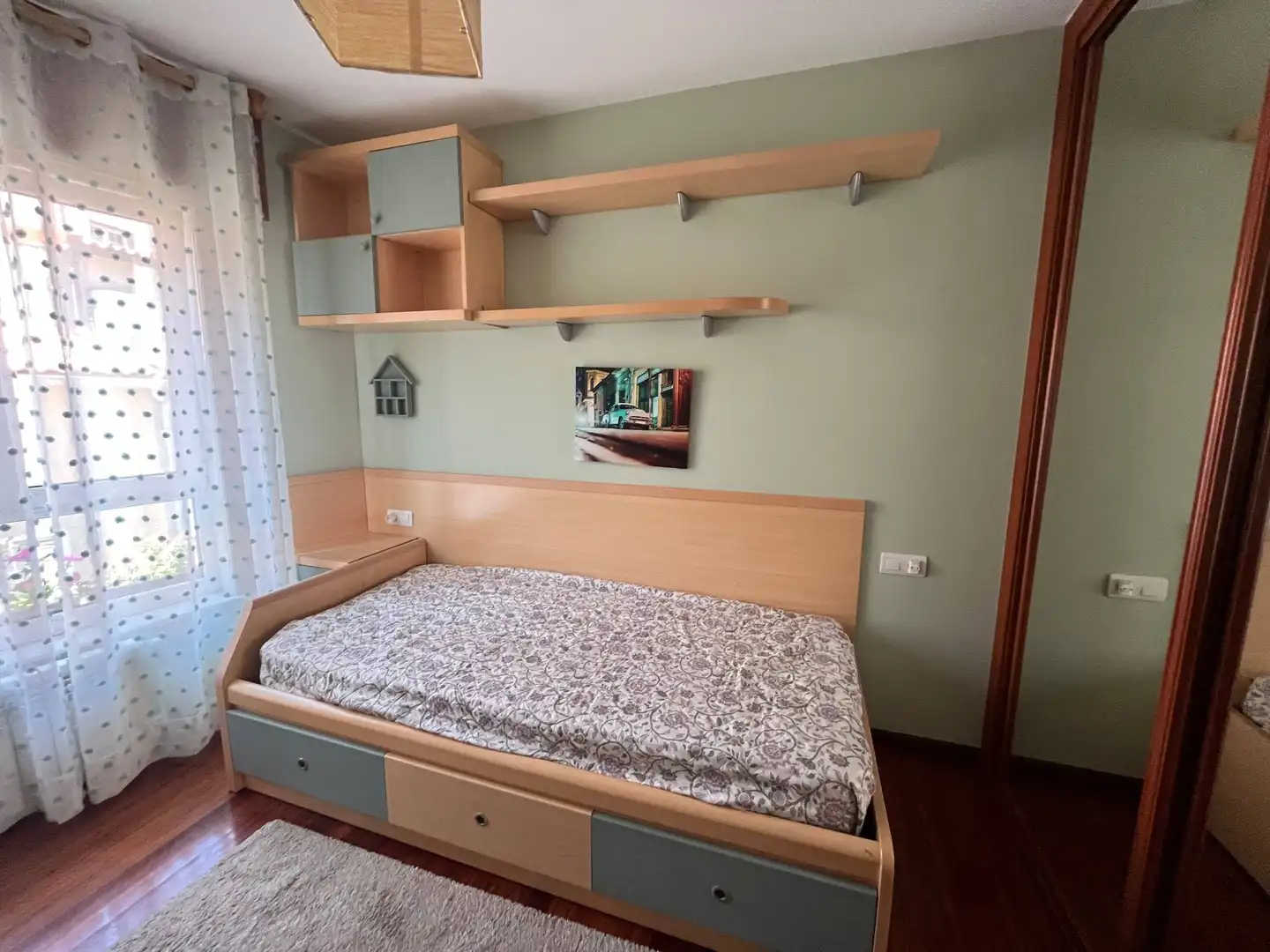 Schlafzimmer von Wohnung zur Miete in Santiago de Compostela  mit Heizung und Möbliert