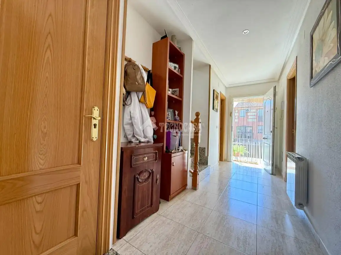 Casa adosada en venta en Alovera con Aire acondicionado