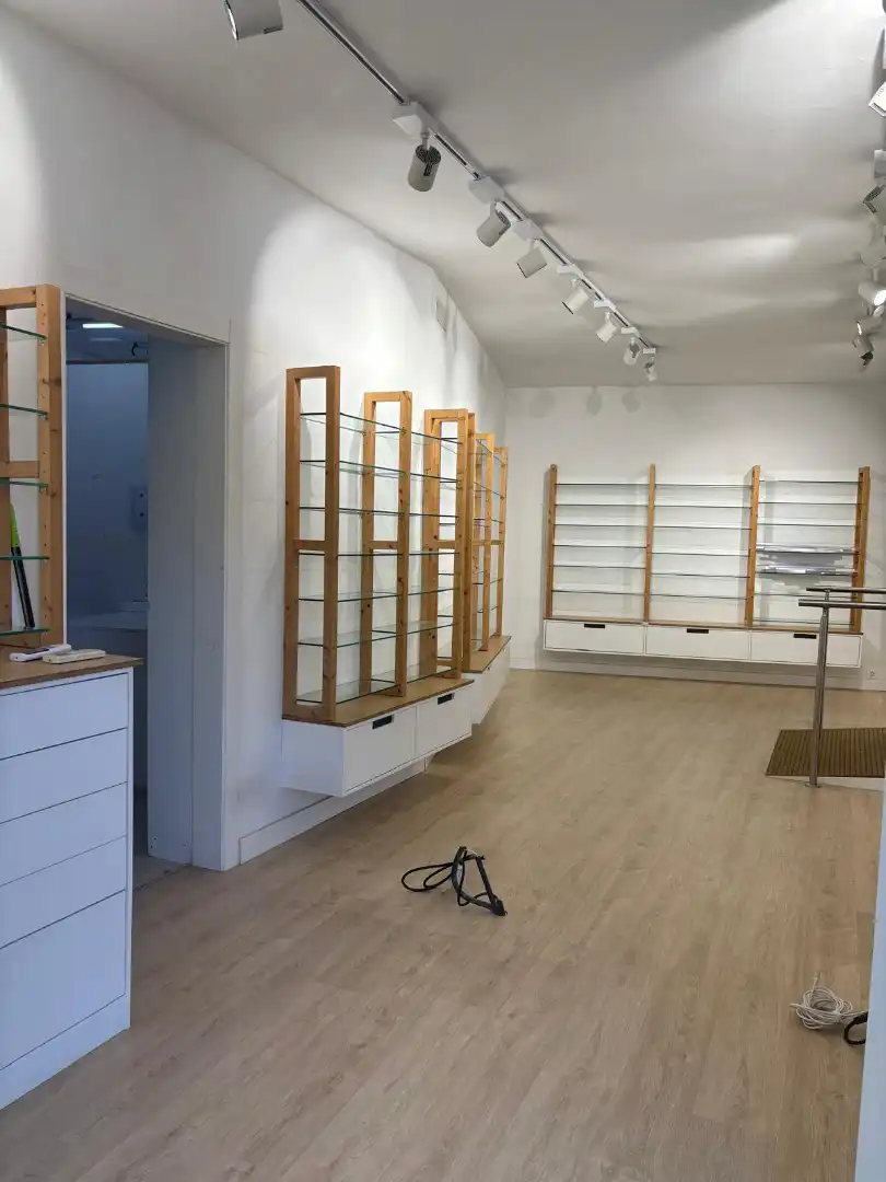 Commercial properties for rent in Carrer de Ripoll, 2, Lloreda